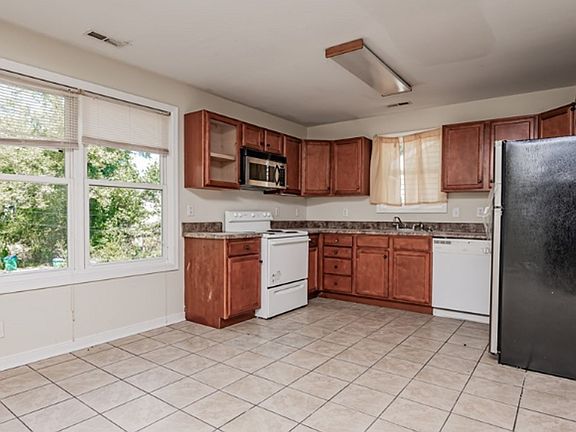 5th image of 2304 5th Ave #A