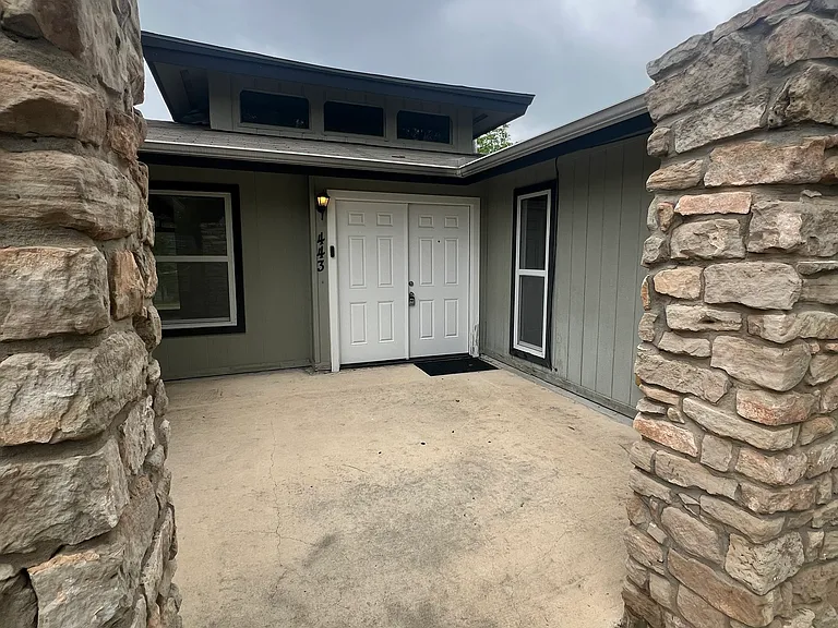 443 Scotty Dr — Photo 2