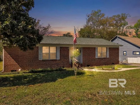 2067 Club House Dr, Lillian, AL 36549