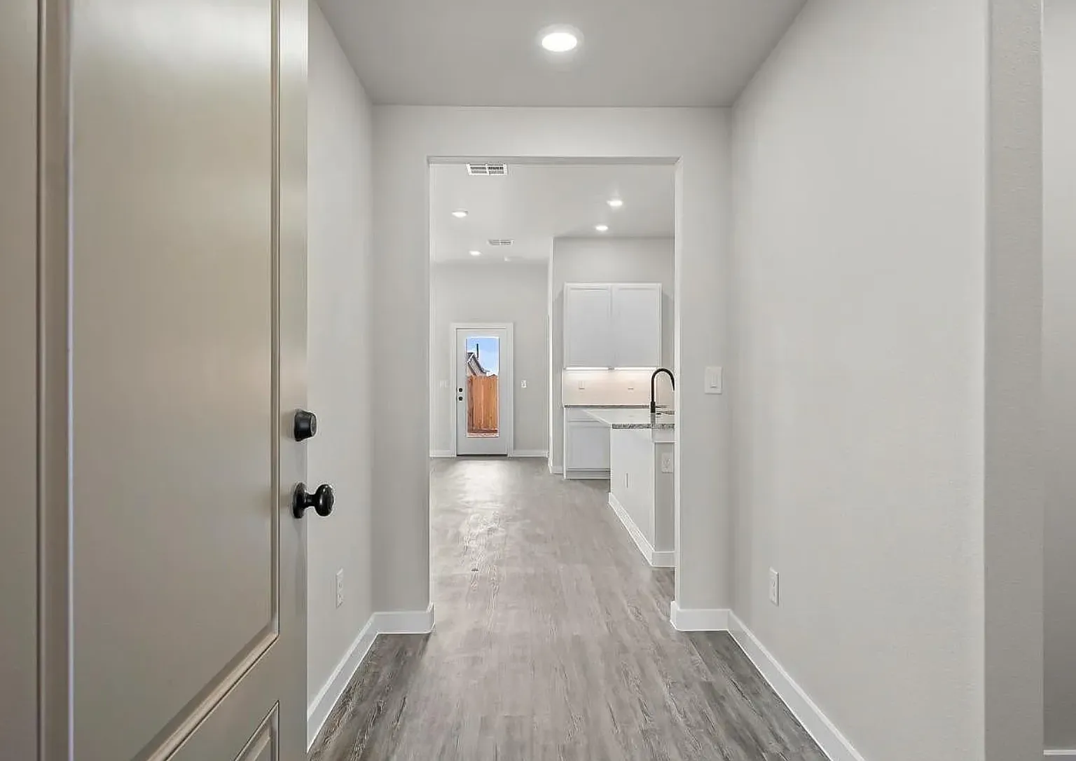4 bed, 1700 sqft, $2,225 — Photo 2