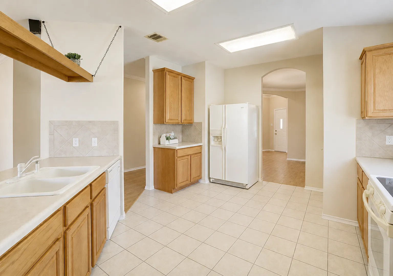 Great home in Blockhouse - Available Now! — Photo 4