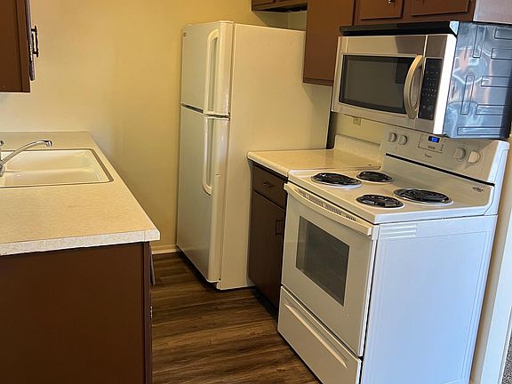 4th image of 856 Continental Ct #7