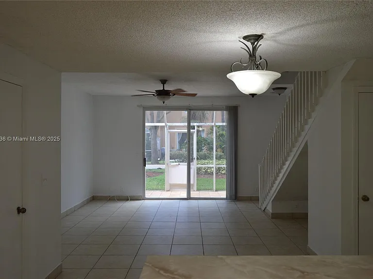 1527 Veracruz Ln — Photo 2