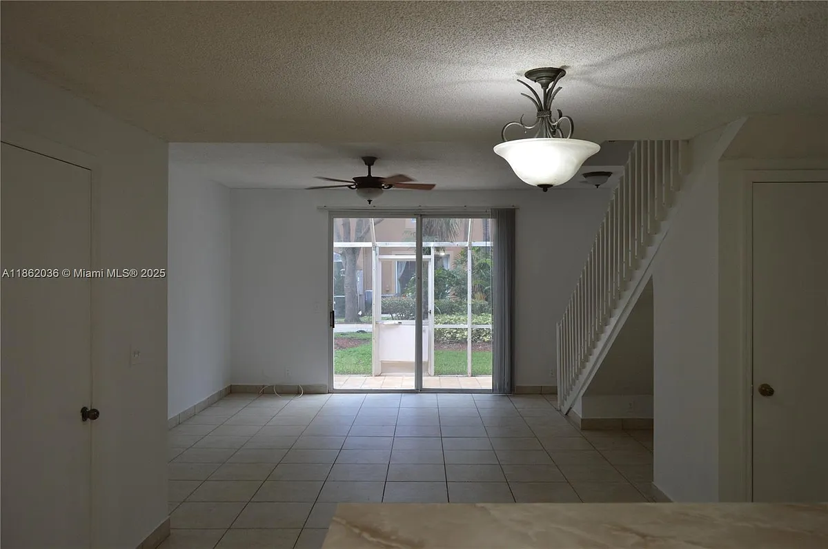 Building Photo - 1527 Veracruz Ln