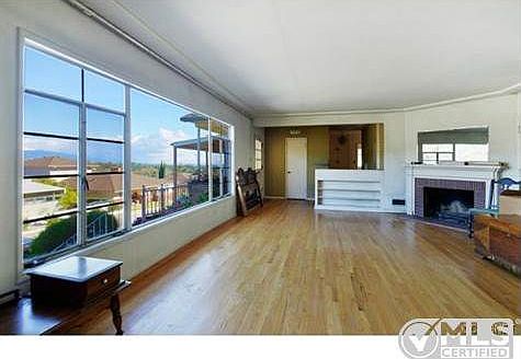3rd image of 105 Anita Dr