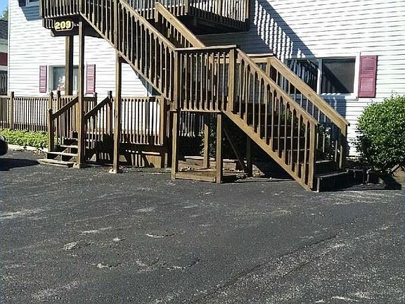 2nd image of 209 W Oak St APT 4