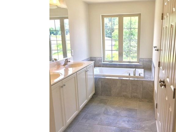 4th image of 229 Ash Ln