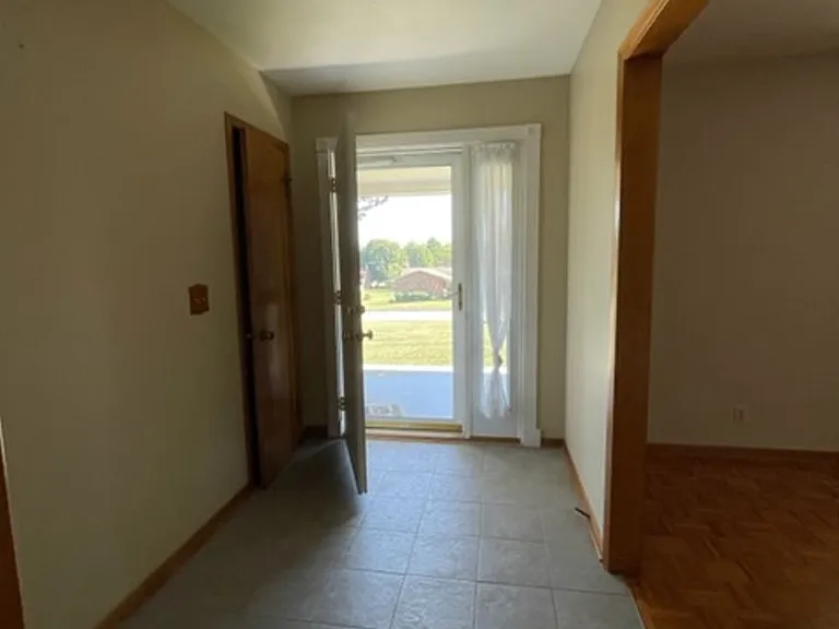 942 Margaret Dr — Photo 9