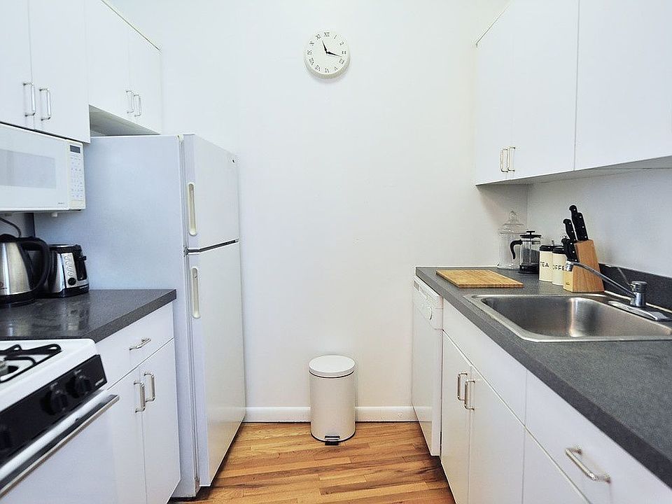 2nd image of 110 Greenwich St APT 7E