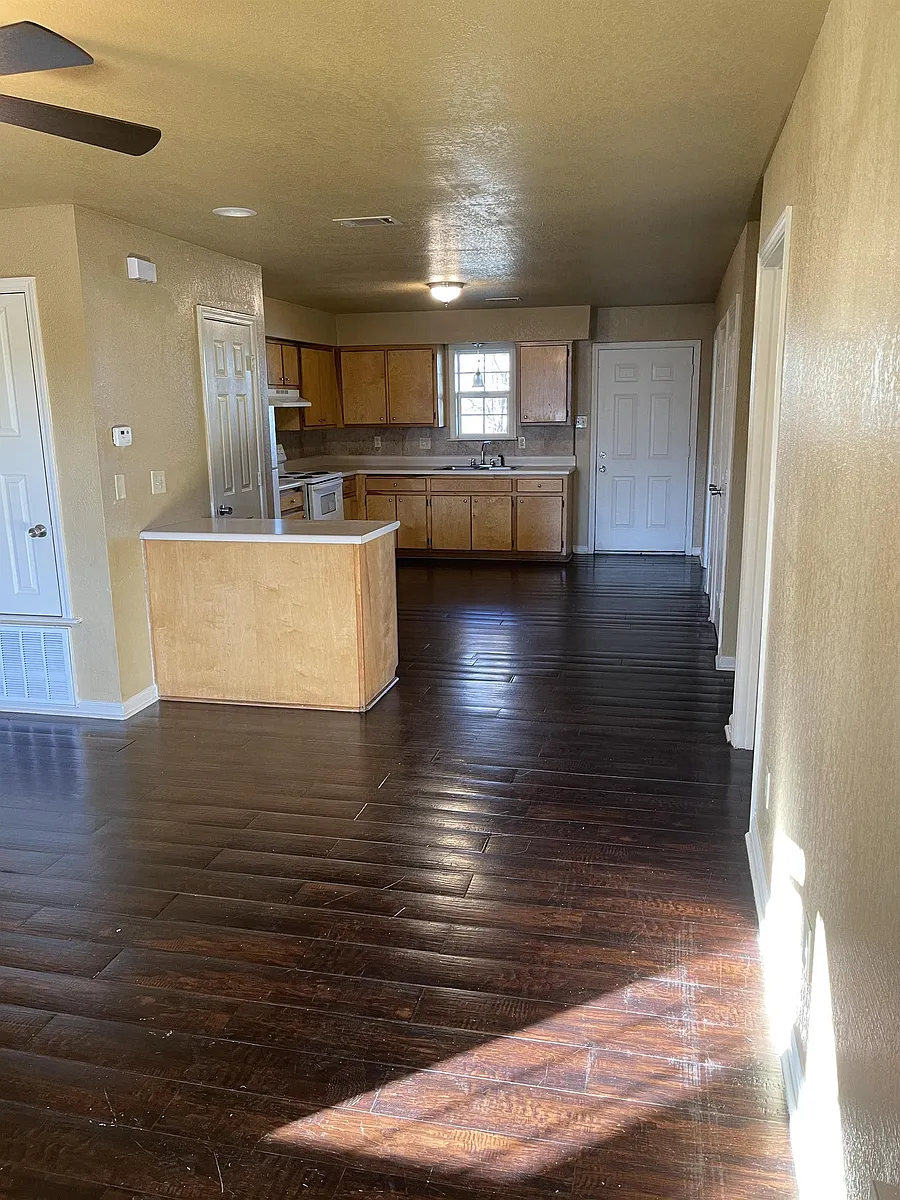 Building Photo - 1101 Vaugine St #D