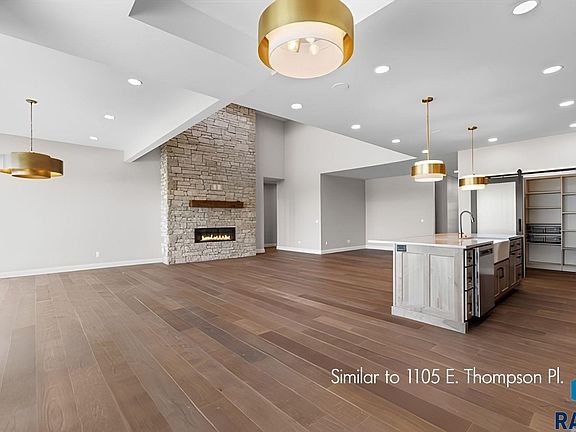 5th image of 1225 Thompson Pl E