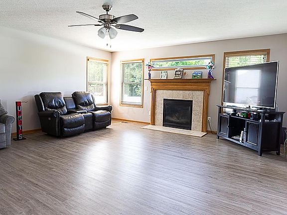 4th image of 5704 Summerville Dr