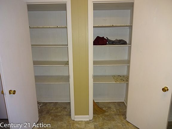 4th image of 209 Peccos St.