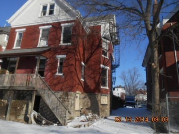3rd image of 833 Hutchins Ave