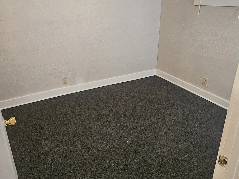 913 W Avenue I — Photo 12