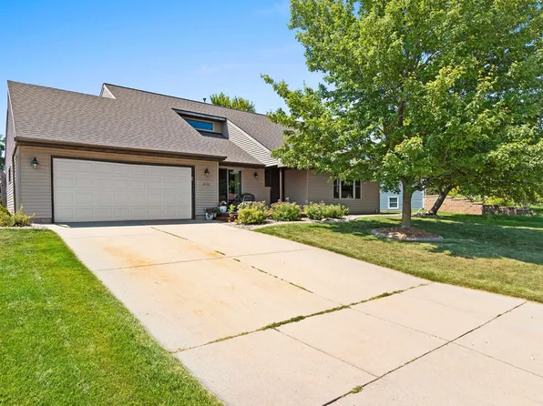 2161 Spring Creek Cir, Green Bay, WI 54311