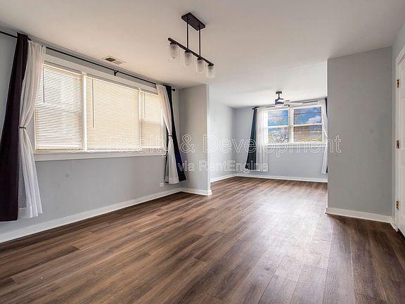 4th image of 2928 N Ridgeway Ave #3