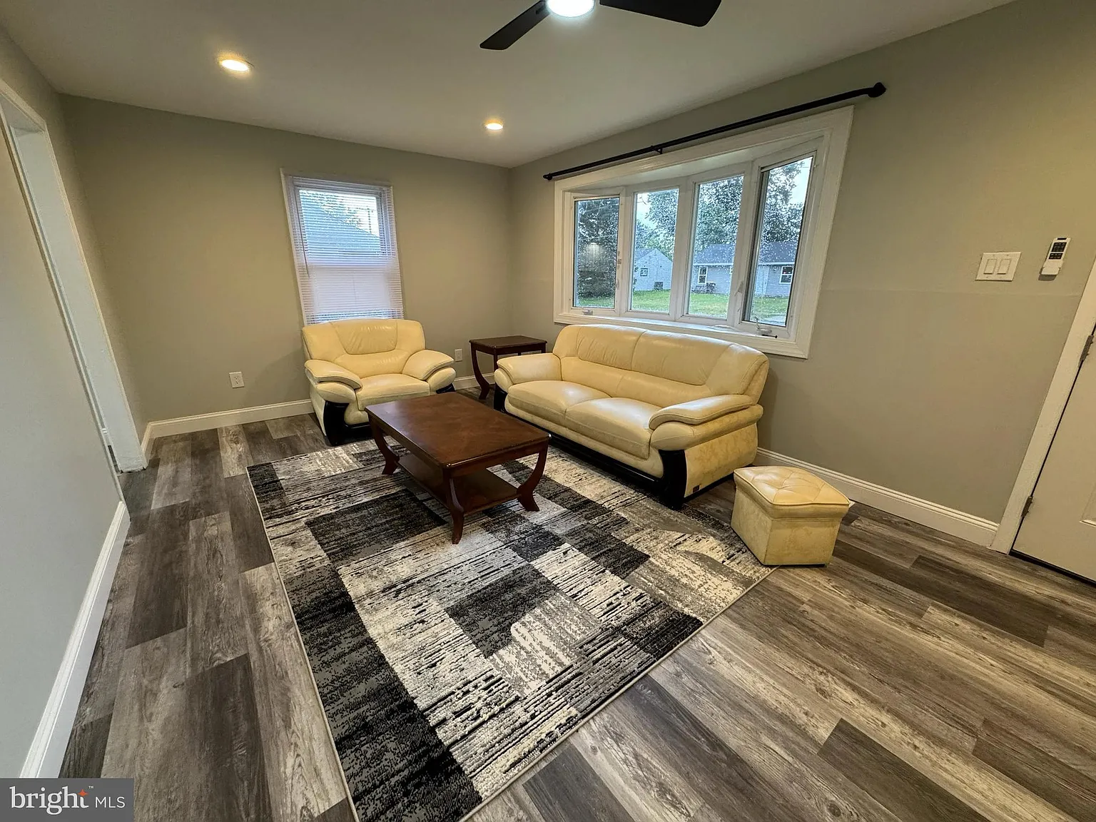 3 bed, 950 sqft, $2,700 — Photo 4