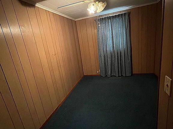 Spare bedroom 