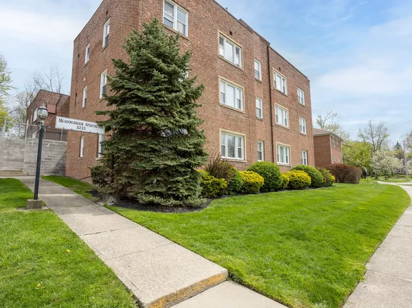 Meadowbrook Apartments