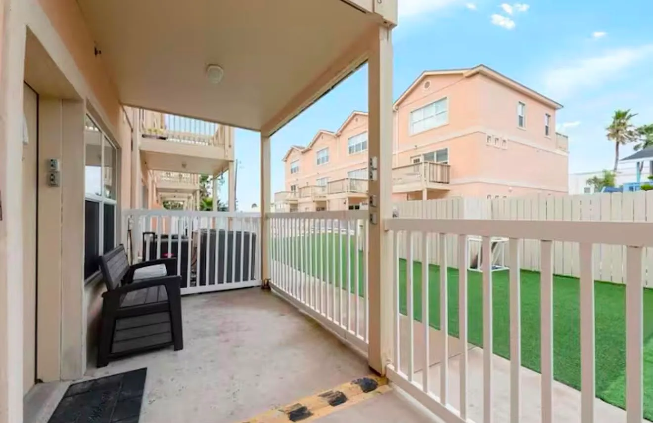 2 bed, 1069 sqft, $4,500 — Photo 4