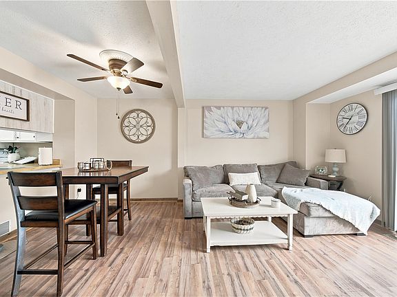 3rd image of 310 Shady Ridge Dr