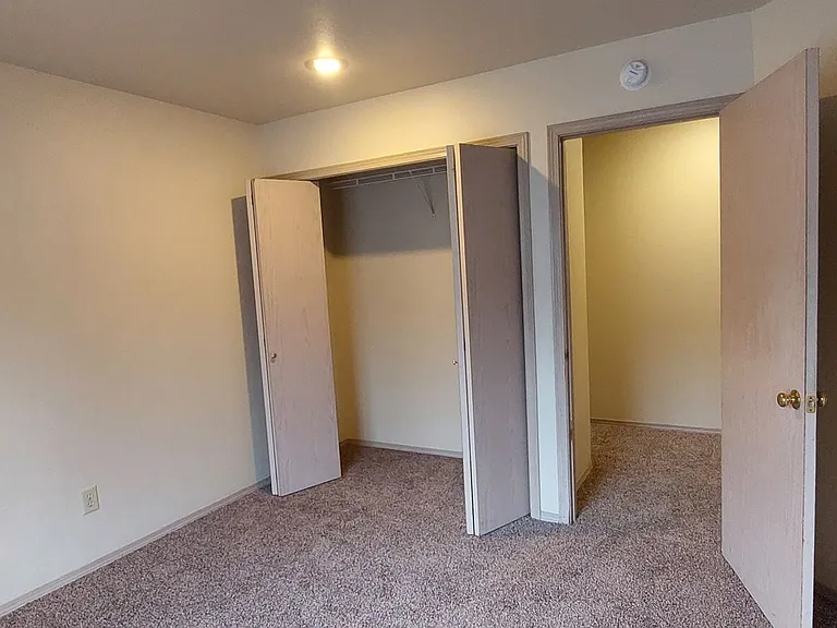 2114 and 2116 Woburn Street — Photo 18