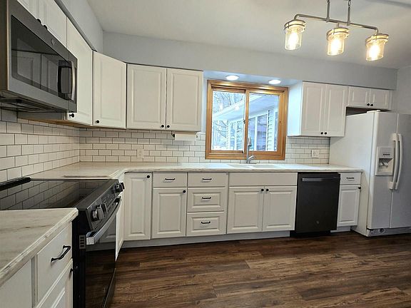 3rd image of 2055 S Farley Rd