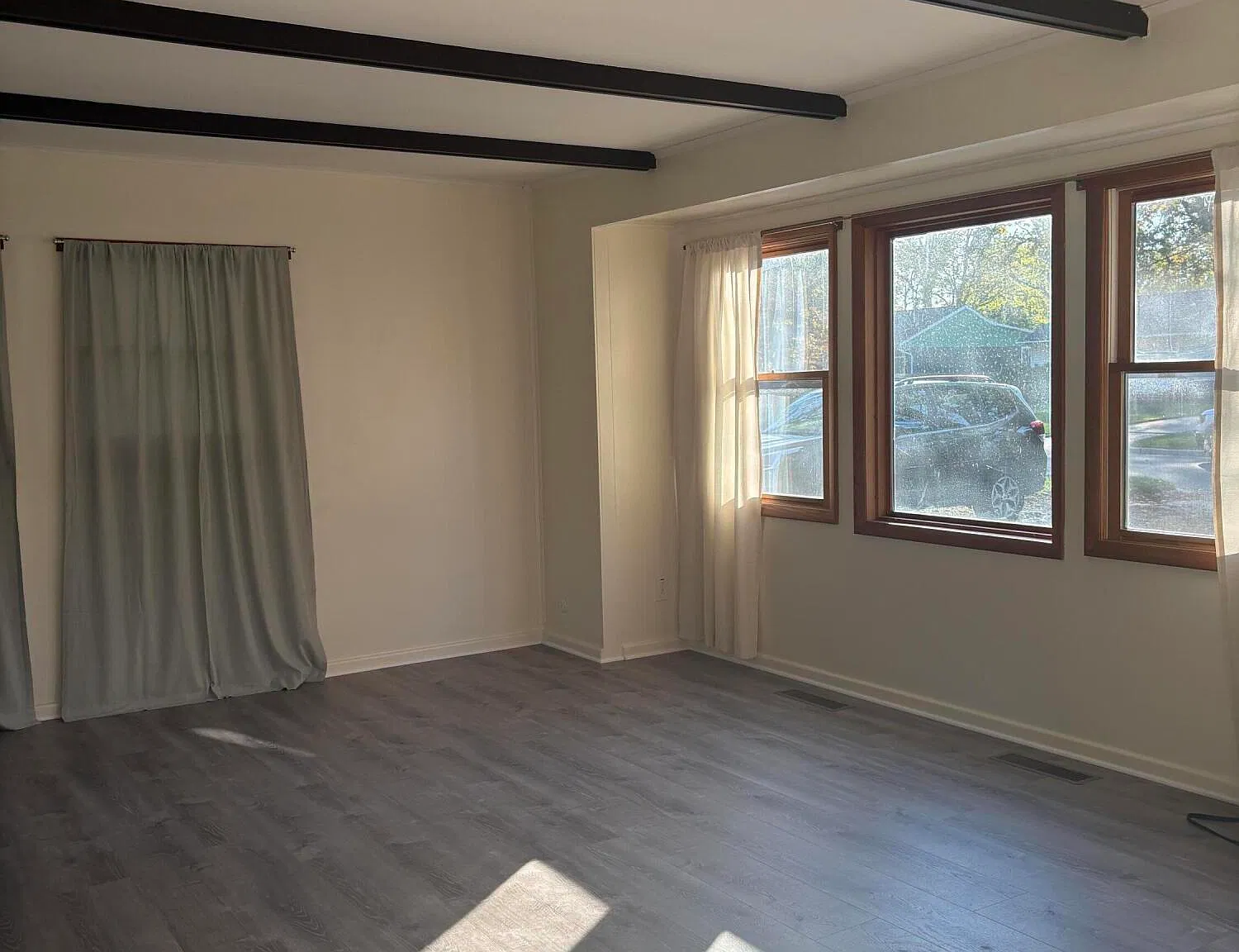3 bed, 1.0 bath, 1452 sqft, $2,400 — Photo 4