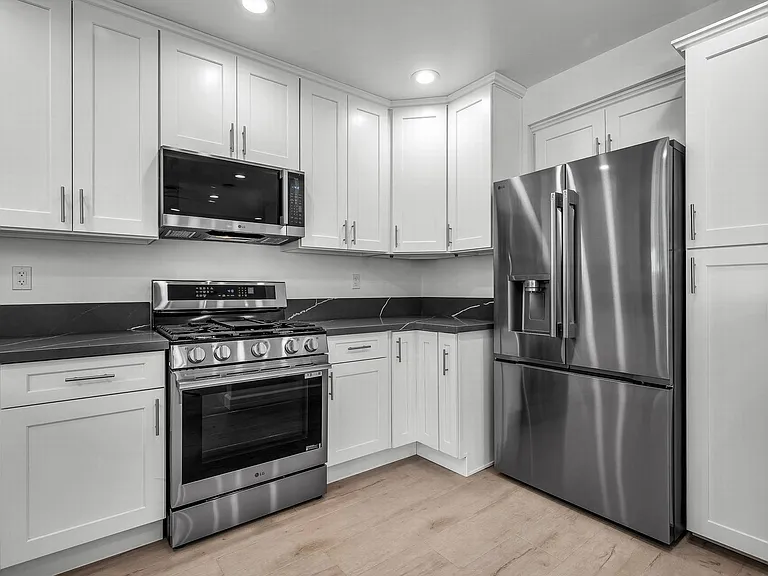 1361 N Laurel Ave #15 — Photo 7