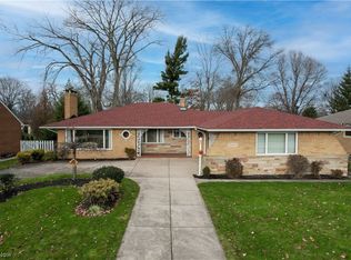 21912 Cottonwood Dr, Rocky River, OH