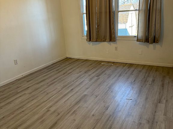 4th image of 5838 Creekview Ct W APT B
