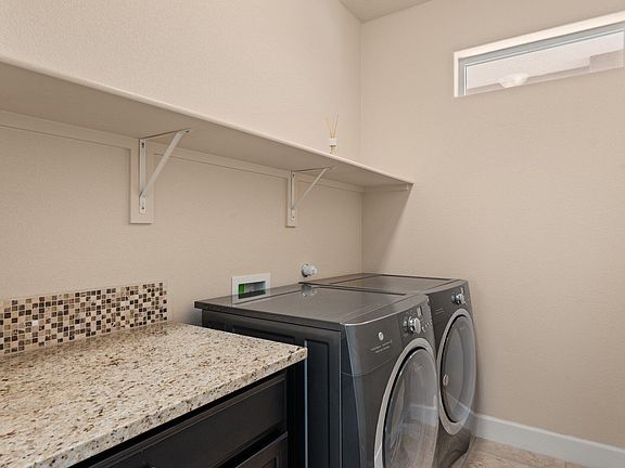 5th image of 11916 Dahlia Ave SE