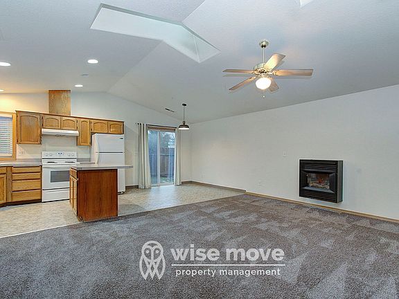 5th image of 809 SE 135th Ct #A