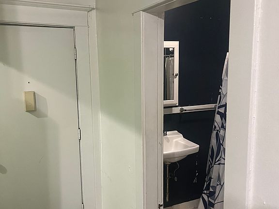 5th image of 1716 Boylston Ave #104