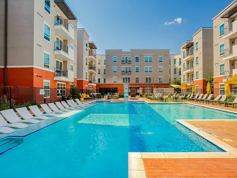 Liv+Arlington_1001SCenterSt_II-5296271_PHO_01