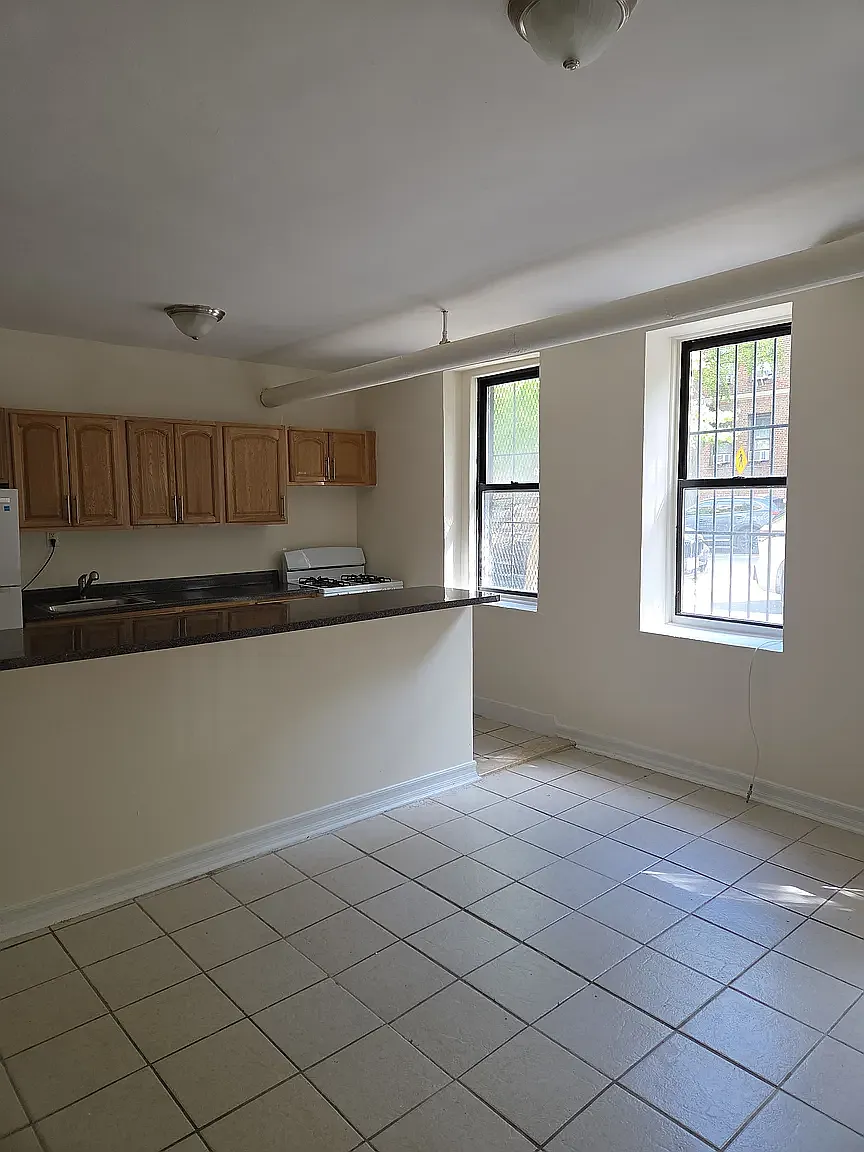88 Seaman Avenue — Photo 1
