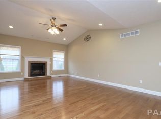 2620 Arlington Cir, Pekin, IL 61554