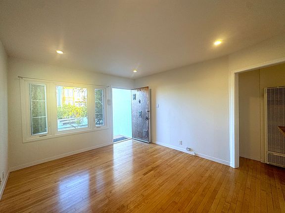 4th image of 376 San Jose Ave