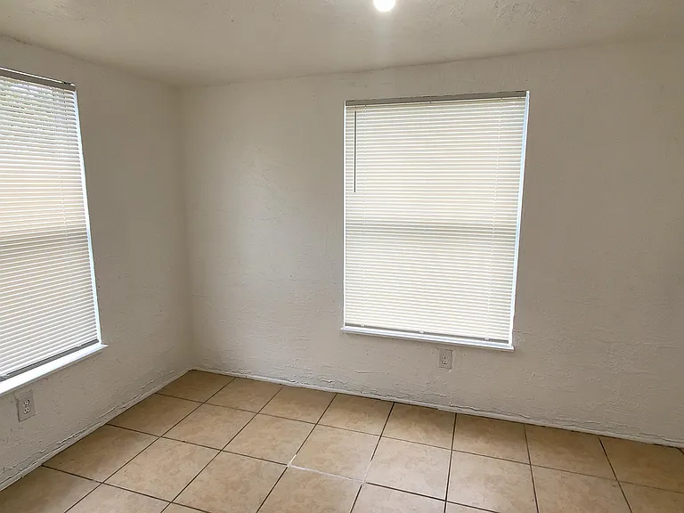1721 Prescott St S — Photo 5