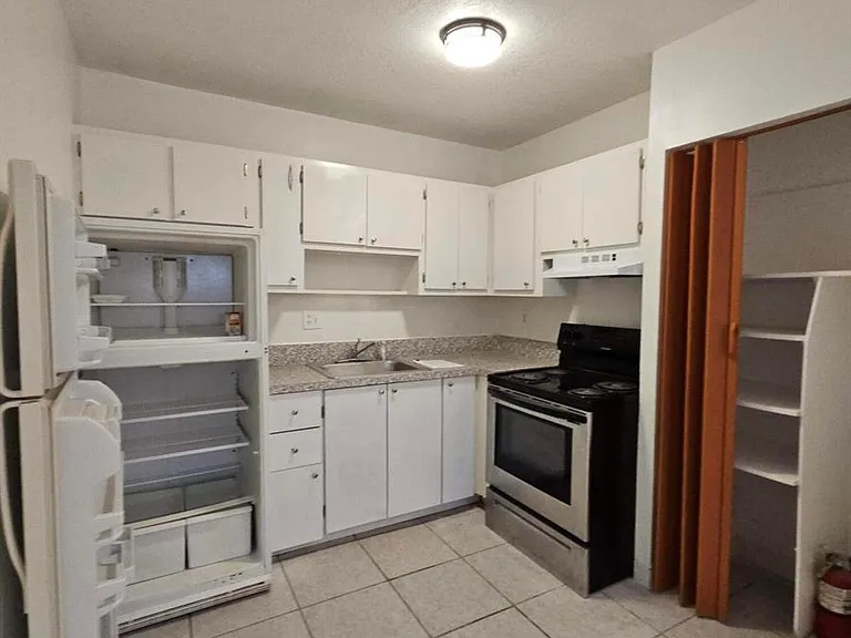 5050 SW 40th Ave #4 — Photo 9