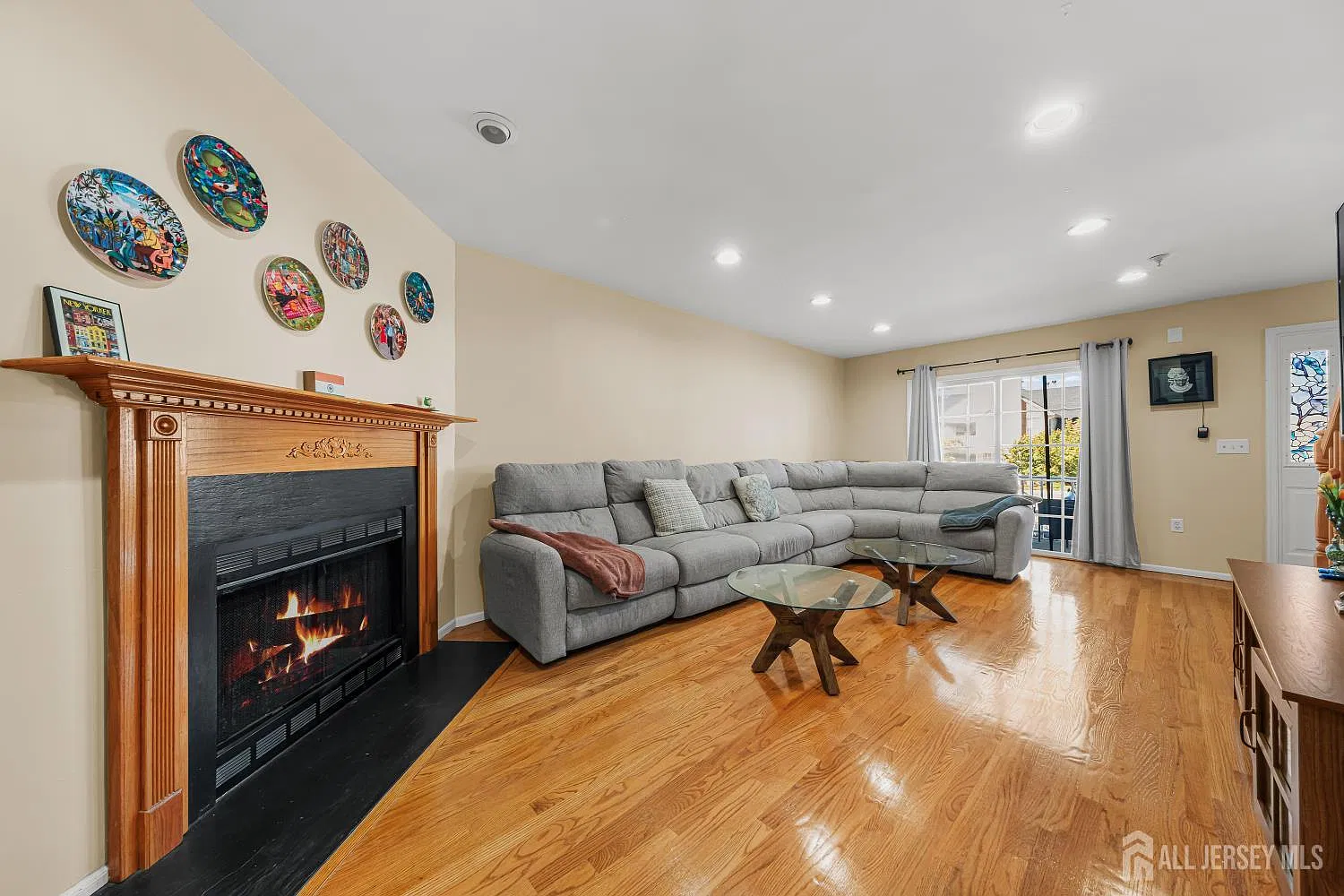 2 bed, 2.5 bath, 1566 sqft, $2,800 — Photo 2