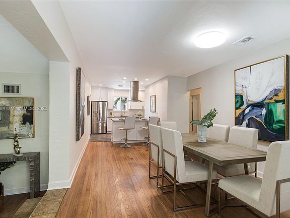 4th image of 2537 Tequesta Ln