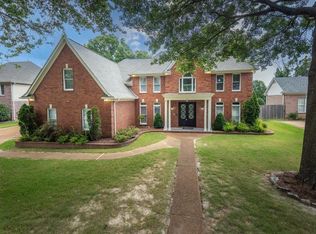 566 Green Oaks Ln, Collierville, TN 38017