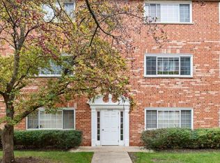 6884 W Touhy Ave, Niles, IL 60714