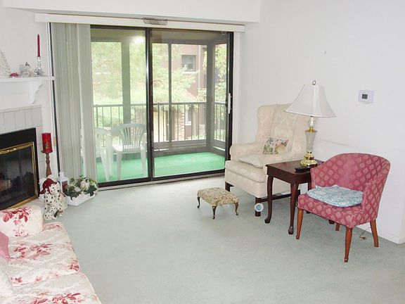 4th image of 68 Pier Dr APT 202
