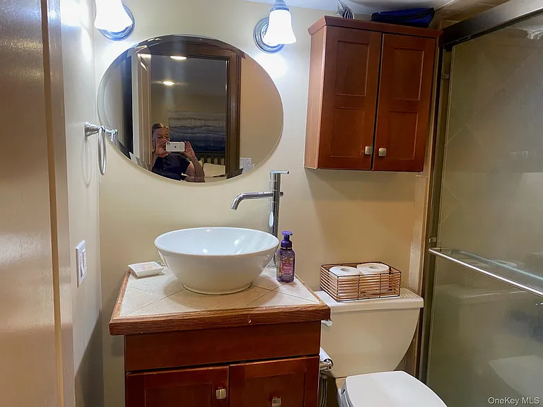 143 W Broadway — Photo 15