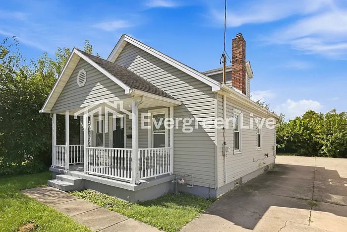3 bed, 1.0 bath, 1008 sqft, $1,345 — Photo 2