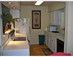 2nd image of 946 Narcissus Ave