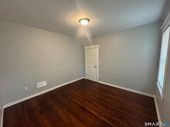 5th image of 142 Adams Street